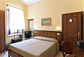 Trastevere Hotel Cisterna Roma Exterior foto